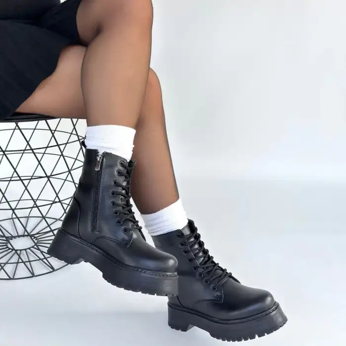 Jonni Siyah Cilt Bağcıklı Bot