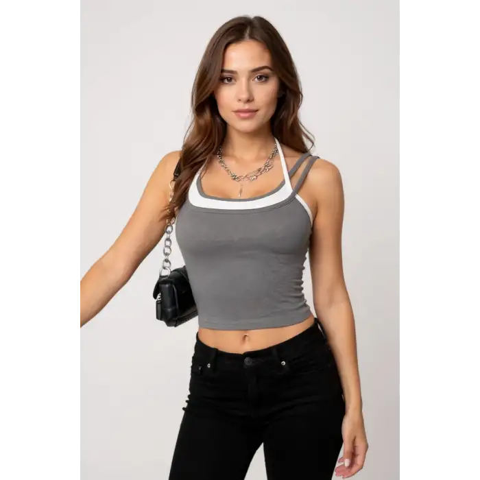 Kadın Antrasit Gri Beyaz Çift Renk Çapraz Askılı Crop Top Bluz – Şık, Rahat ve Kolay Kombinlenebilir