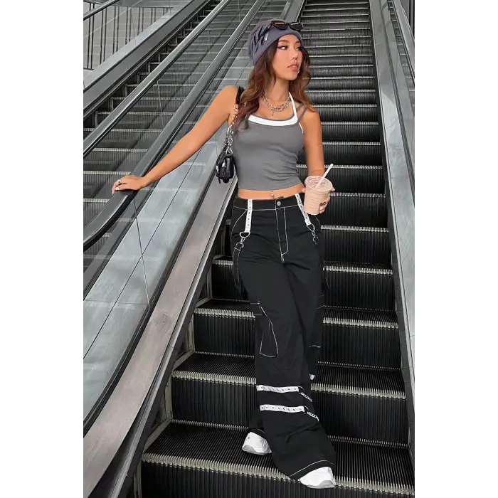 Kadın Antrasit Gri Beyaz Çift Renk Çapraz Askılı Crop Top Bluz – Şık, Rahat ve Kolay Kombinlenebilir