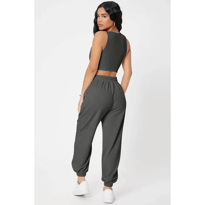 Kadın Antrasit Gri Kaşkorse Cepli Jogger Eşofman Altı ve Crop Top Bluz – Şık, Rahat ve Kolay Kombinlenebilir