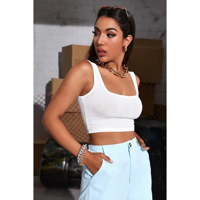 Kadın Beyaz Kalın Askılı Crop Top Büstiyer – Modern ve Şık Tasarım