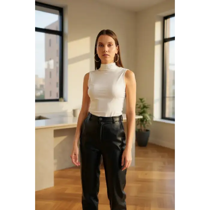 Kadın Beyaz Kolsuz Balıkçı Yaka Basic Bluz