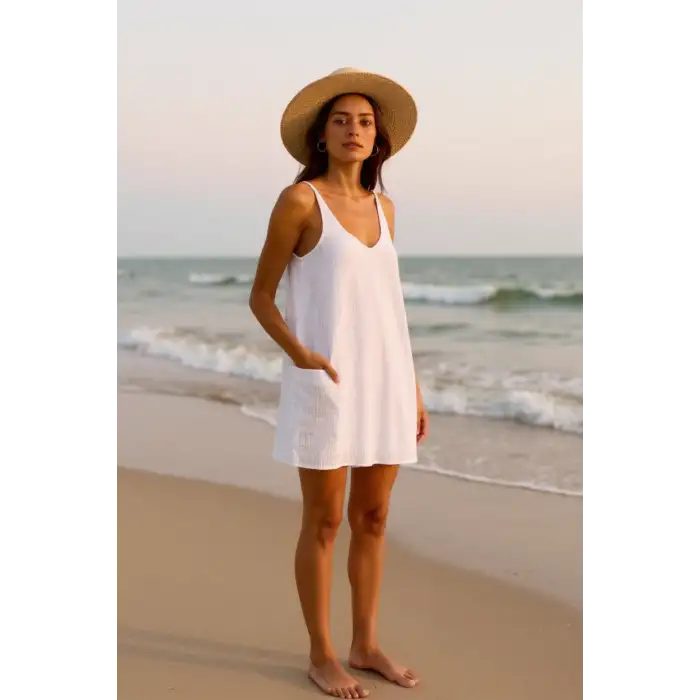 Kadın Beyaz Mini Cepli Tulum Plaj Elbisesi – Şık, Rahat ve 4 Mevsim Kullanıma Uygun