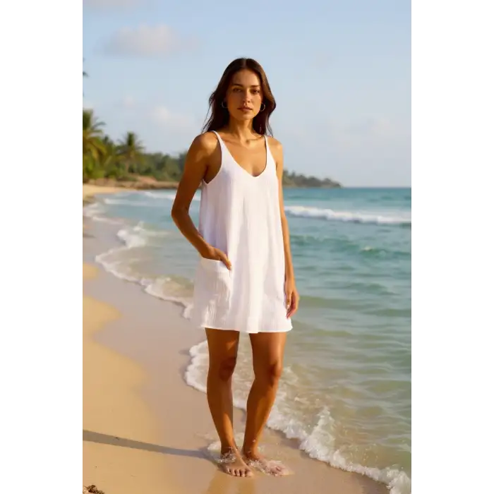 Kadın Beyaz Mini Cepli Tulum Plaj Elbisesi – Şık, Rahat ve 4 Mevsim Kullanıma Uygun