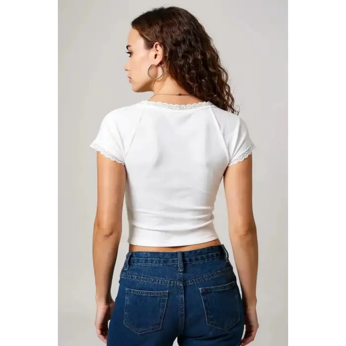 Kadın Beyaz Normal Kalıp Dantel Detalı Ince Askılı Oyuk Yaka Atlet – Modern ve Şık Tasarım