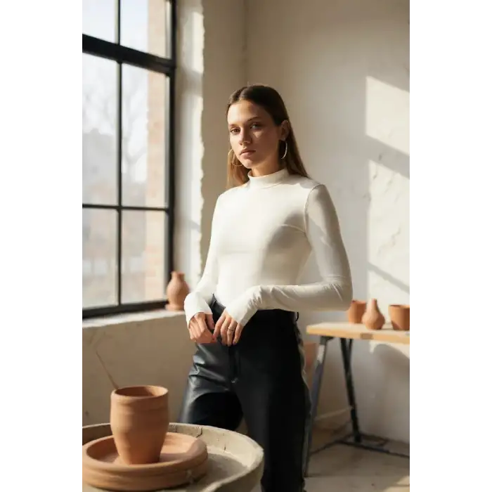 Kadın Beyaz Parmak Detaylı Esnek Uzun Kollu Body