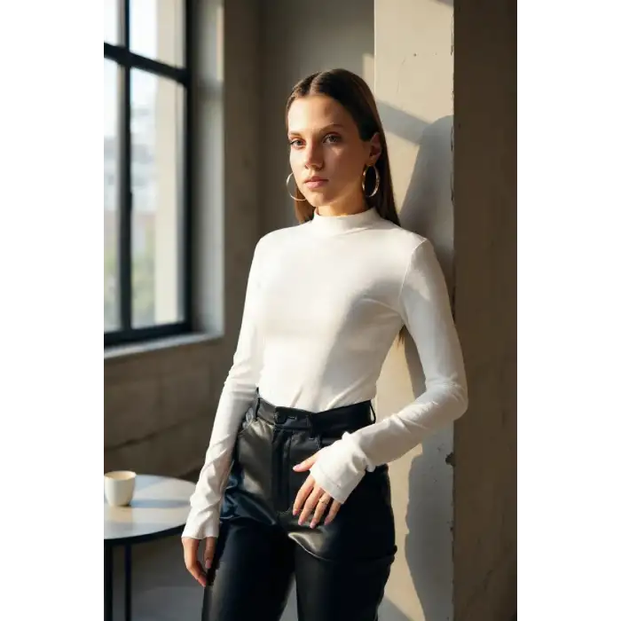 Kadın Beyaz Parmak Detaylı Esnek Uzun Kollu Body