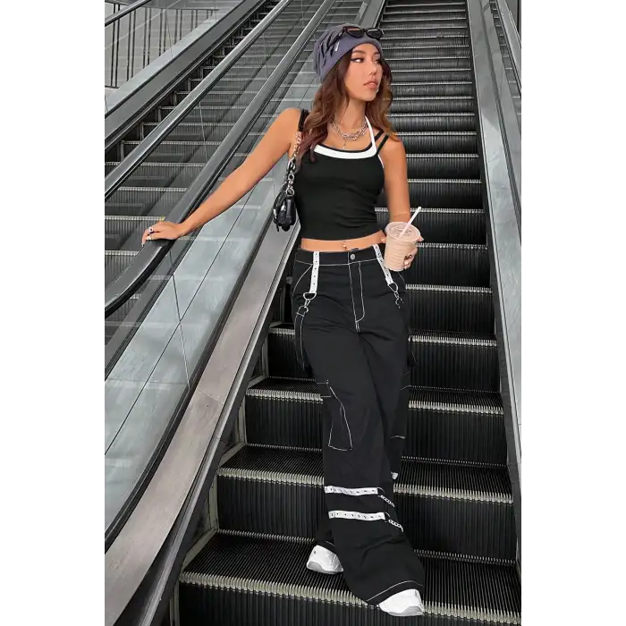 Kadın Beyaz Siyah Çift Renk Çapraz Askılı Crop Top Bluz – Şık, Rahat ve Kolay Kombinlenebilir