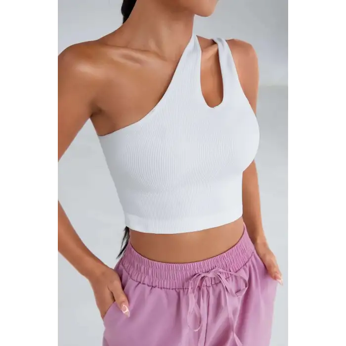 Kadın Beyaz Tek Omuz Cut Out Detaylı Crop Top Bluz – Şık, Rahat ve Kolay Kombinlenebilir