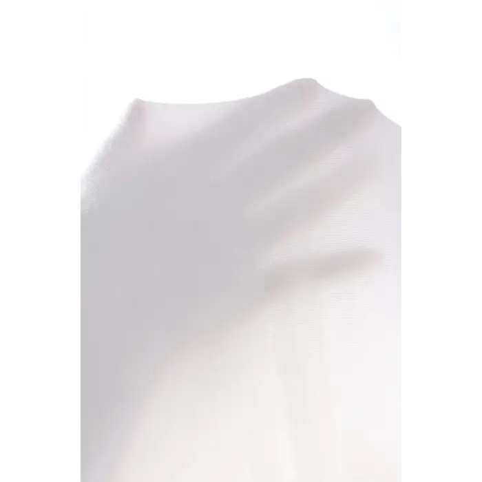 Kadın Beyaz Tek Omuz Cut Out Detaylı Crop Top Bluz – Şık, Rahat ve Kolay Kombinlenebilir