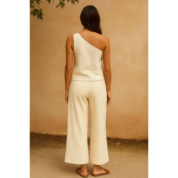Kadın Beyaz Tek Omuzlu Şık Bluz & Geniş Paça Pantolon İkili Takım