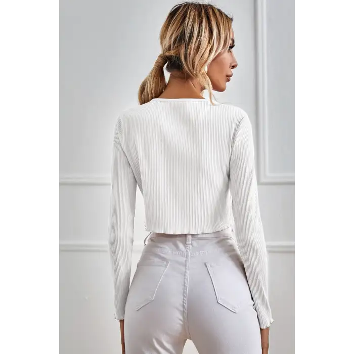 Kadın Beyaz Uzun Kollu Önden Bağlama Detaylı Crop Top Bluz – Şık, Rahat ve Kolay Kombinlenebilir