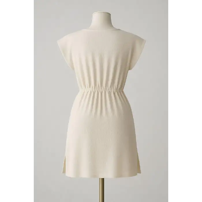 Kadın Beyaz Yanları Yırtmaçlı Tokalı V Yaka Mini Plaj Elbisesi – Şık, Rahat ve 4 Mevsim Kullanıma Uygun