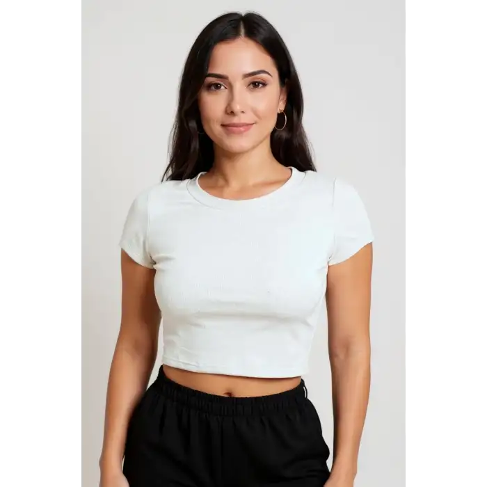Kadın Beyaz Yuvarlak Yaka Yarım Kol Crop Top Bluz