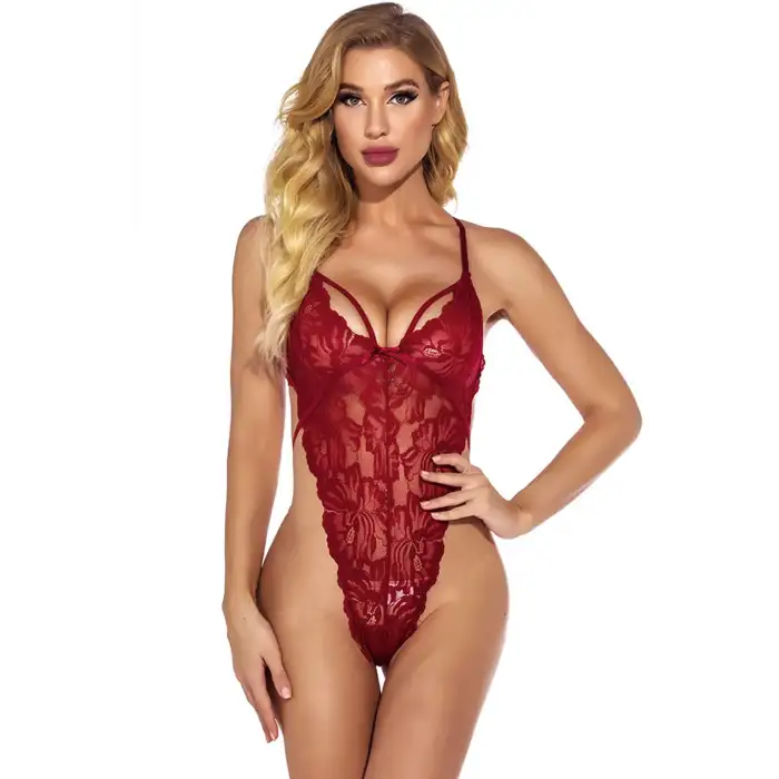 Kadın Bordo Dantelli, Tangalı ve İp Askılı Şık İç Çamaşır Takımı – Modern, Konforlu ve Günlük Kombinlere Uygun