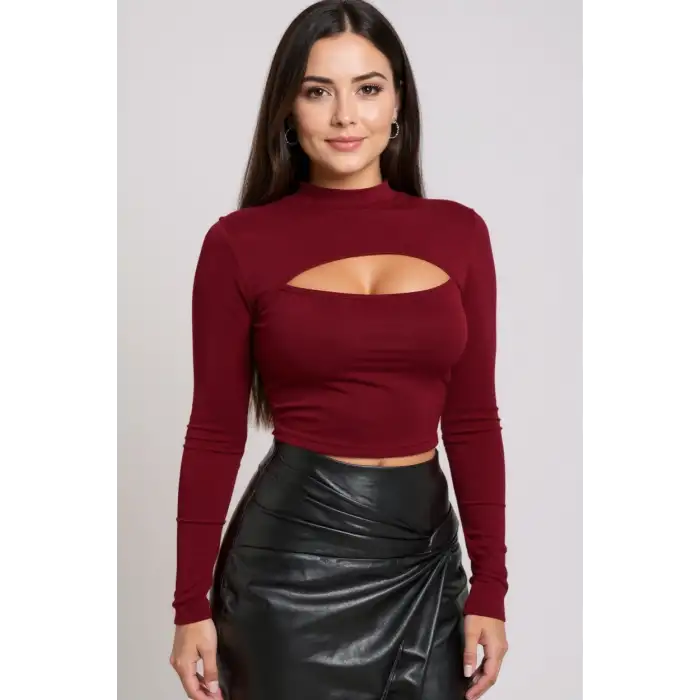 Kadın Bordo Göğüs Dekolteli Uzun Kollu Cut Out Crop Top Bluz – Şık, Rahat ve Kolay Kombinlenebilir