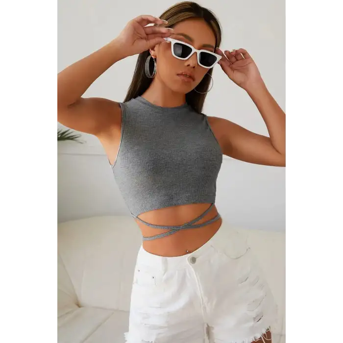 Kadın Gri Çapraz Bağlamalı Crop Top Büstiyer – Modern ve Şık Tasarım