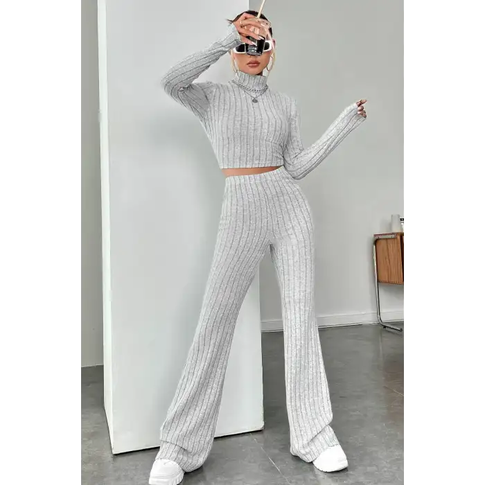 Kadın Gri Çizgili Boğazlı Crop Top ve Yüksek Bel Pantolon Takım