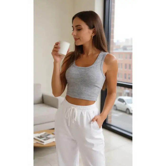 Kadın Gri Kare Yaka Crop Top Bluz – Şık, Rahat ve Kolay Kombinlenebilir