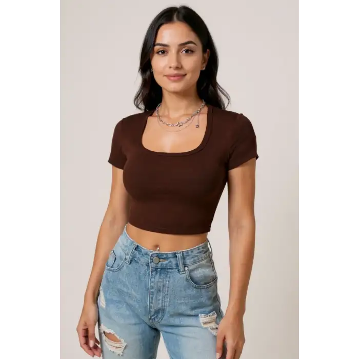 Kadın Kahverengi Yarım Kol Düz Yaka Crop Top Bluz – Şık, Rahat ve Kolay Kombinlenebilir