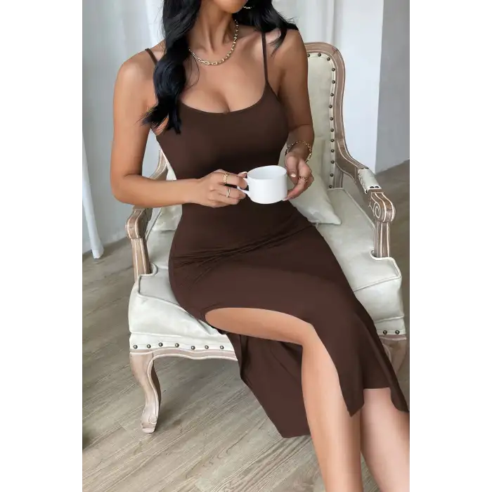 Kadın Kahverengi Yırtmaçlı Diz Altı Vücüdu Saran Gecelik – Modern ve Şık Tasarım