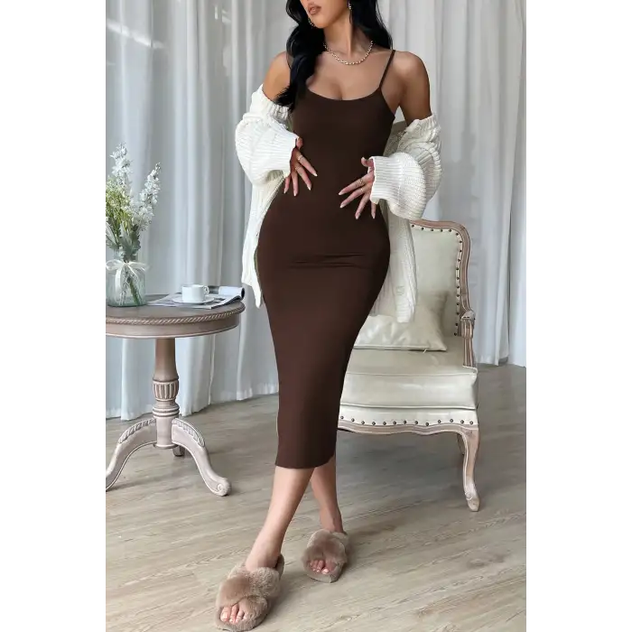 Kadın Kahverengi Yırtmaçlı Diz Altı Vücüdu Saran Gecelik – Modern ve Şık Tasarım