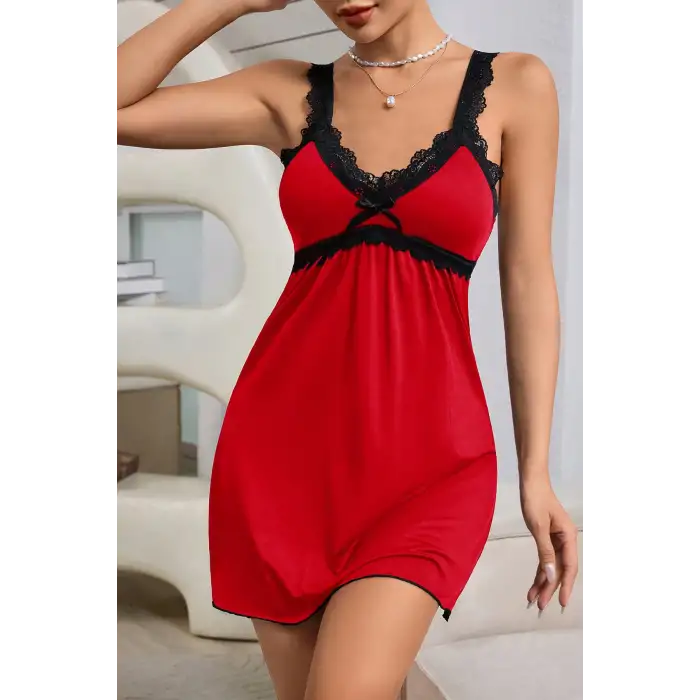 Kadın Kırmızı Dantel Asılı Fiyonk Detaylı Gecelik Takımı – Modern, Konforlu ve Günlük Kombinlere Uygun