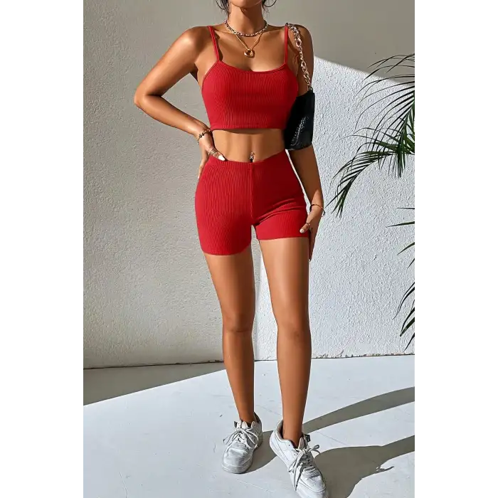 Kadın Kırmızı Şortlu Kaşkorse Gecelik Takım – Modern, Konforlu ve Günlük Kombinlere Uygun