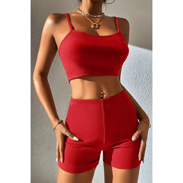 Kadın Kırmızı Şortlu Kaşkorse Gecelik Takım – Modern, Konforlu ve Günlük Kombinlere Uygun