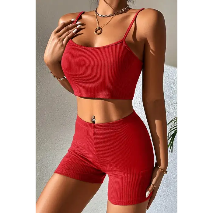 Kadın Kırmızı Şortlu Kaşkorse Gecelik Takım – Modern, Konforlu ve Günlük Kombinlere Uygun