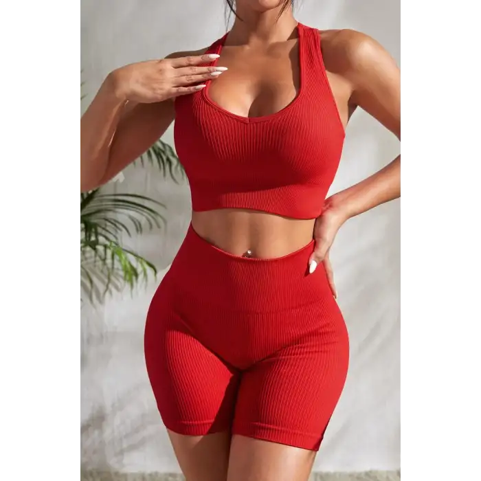 Kadın Kırmızı Yüksek Bel Çapraz Sırt Detaylı Şortlu Gecelik Takım – Modern, Konforlu ve Günlük Kombinlere Uygun