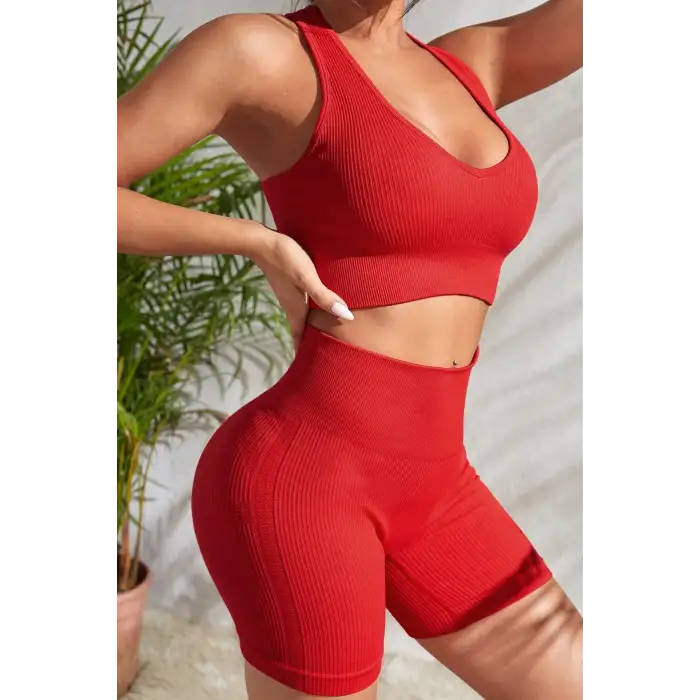 Kadın Kırmızı Yüksek Bel Çapraz Sırt Detaylı Şortlu Gecelik Takım – Modern, Konforlu ve Günlük Kombinlere Uygun