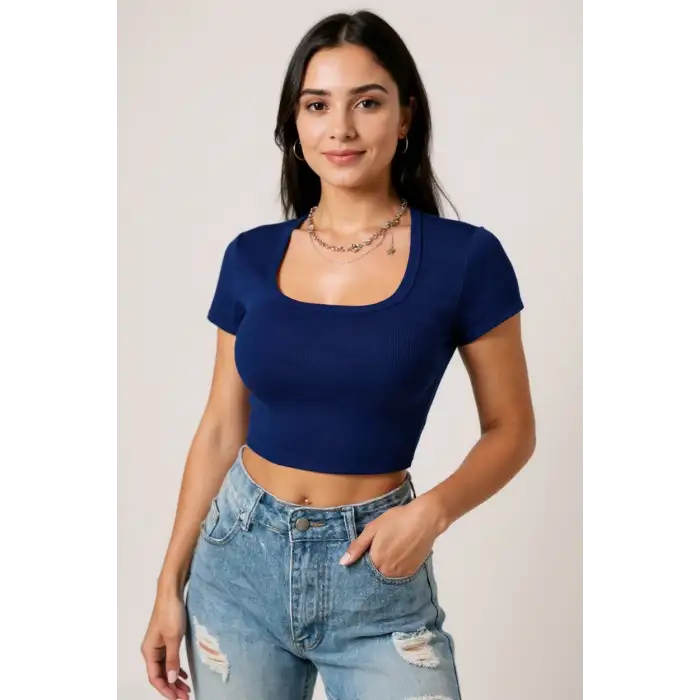 Kadın Lacivert Yarım Kol Düz Yaka Crop Top Bluz – Şık, Rahat ve Kolay Kombinlenebilir