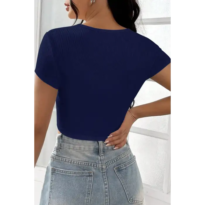Kadın Lacivert Yarım Kol Düz Yaka Crop Top Bluz – Şık, Rahat ve Kolay Kombinlenebilir