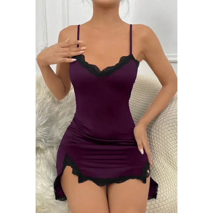 Kadın Mor Göğsü ve Bacakları Dantelli Yırtmaçlı Şık Gecelik – Modern ve Şık Tasarım