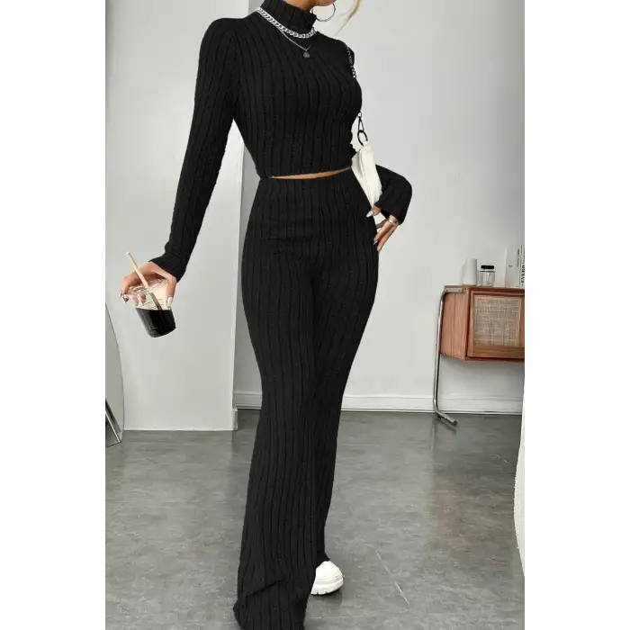 Kadın Siyah Boğazlı Crop Top ve Yüksek Bel Eşofman Takımı Spor Şık Kombin