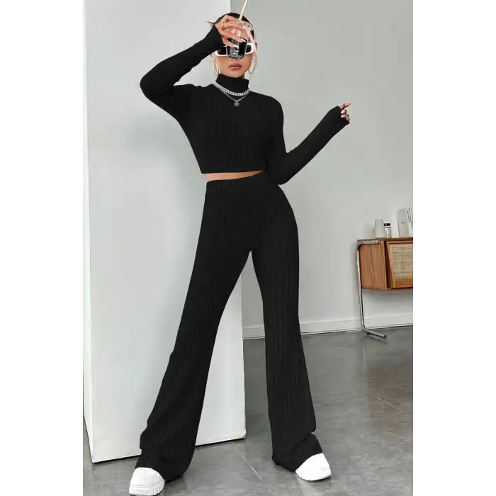 Kadın Siyah Boğazlı Crop Top ve Yüksek Bel Eşofman Takımı Spor Şık Kombin