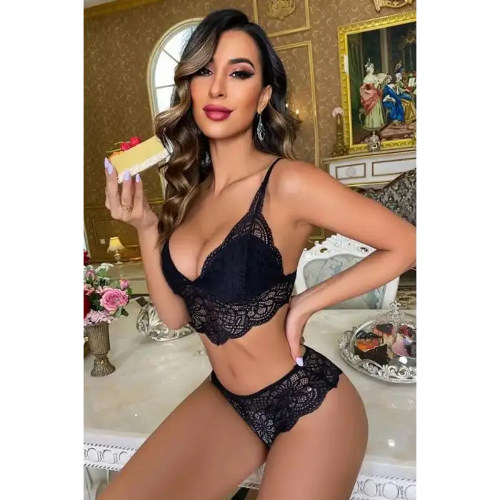 Kadın Siyah Dantel Bralet ve Slip Külotlu İç Çamaşır Takımı