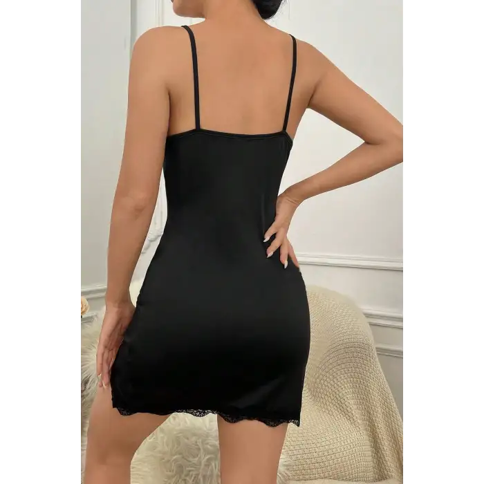 Kadın Siyah Göğsü ve Bacakları Dantelli Yırtmaçlı Şık Gecelik – Modern ve Şık Tasarım