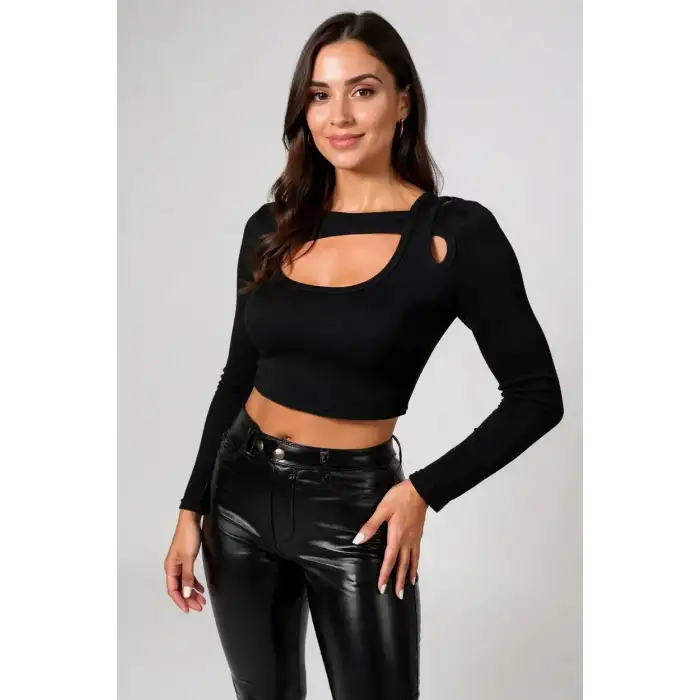 Kadın Siyah Göğüs Dekolteli Çapraz Askılı Uzun Kollu Crop Top Bluz – Şık, Rahat ve Kolay Kombinlenebilir