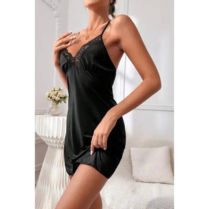 Kadın Siyah Göğüs ve Sırt Kısmı Dantel Detaylı Özel Gecelik – Modern ve Şık Tasarım
