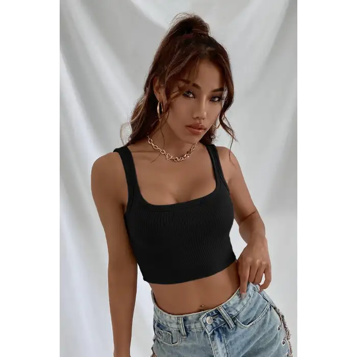 Kadın Siyah Kalın Askılı Crop Top Büstiyer – Modern ve Şık Tasarım