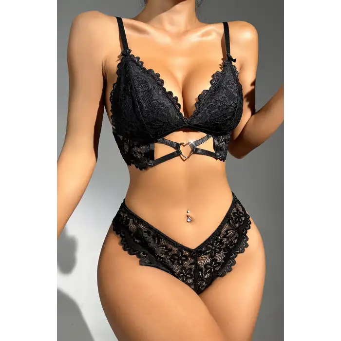 Kadın Siyah Kalp Tokalı Çapraz Lastik Detaylı Dantel İç Çamaşır Takımı