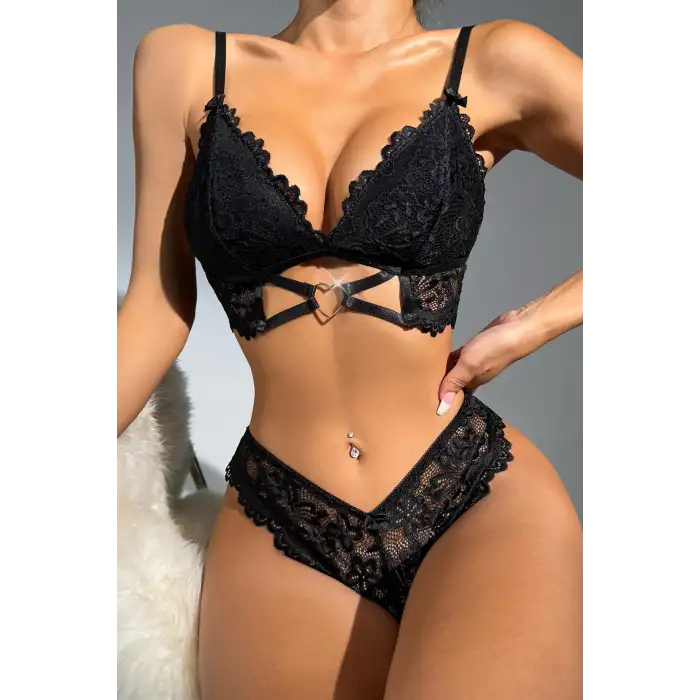 Kadın Siyah Kalp Tokalı Çapraz Lastik Detaylı Dantel İç Çamaşır Takımı