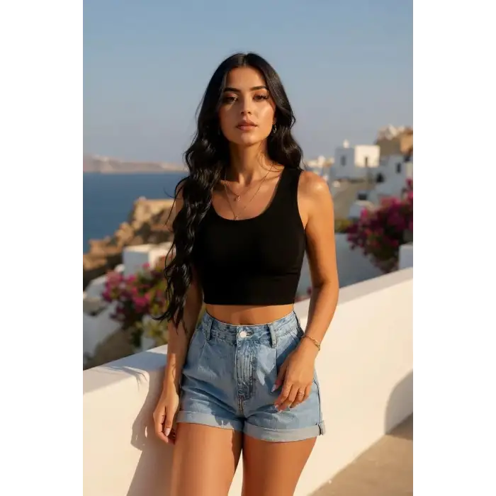 Kadın Siyah Kare Yaka Crop Top Bluz – Şık, Rahat ve Kolay Kombinlenebilir