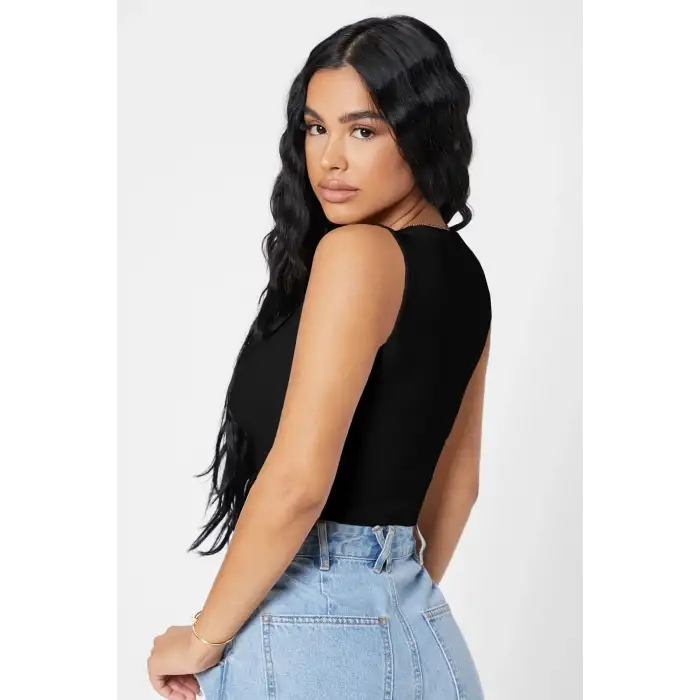 Kadın Siyah Kare Yaka Crop Top Bluz – Şık, Rahat ve Kolay Kombinlenebilir