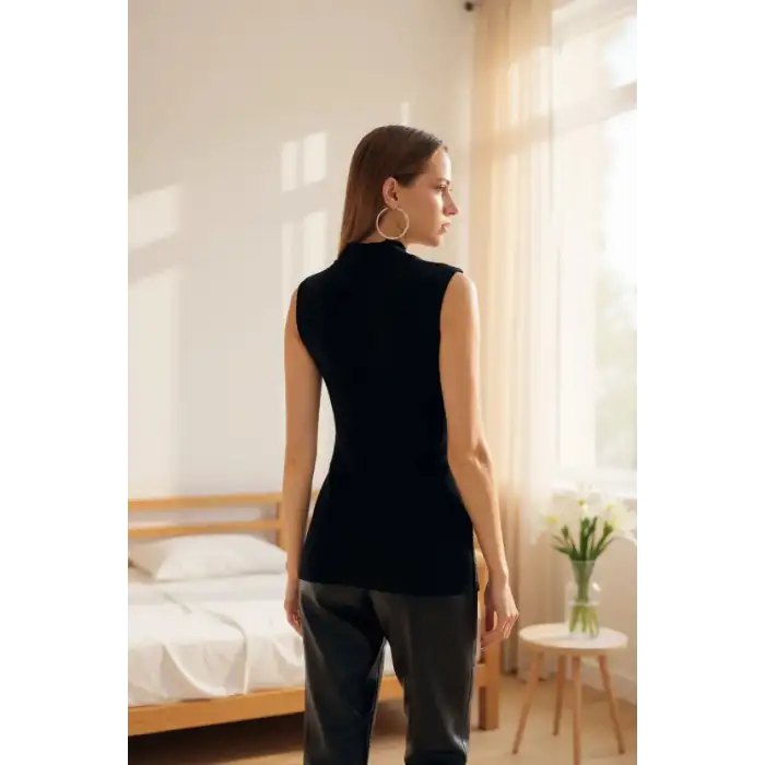 Kadın Siyah Kolsuz Balıkçı Yaka Basic Bluz