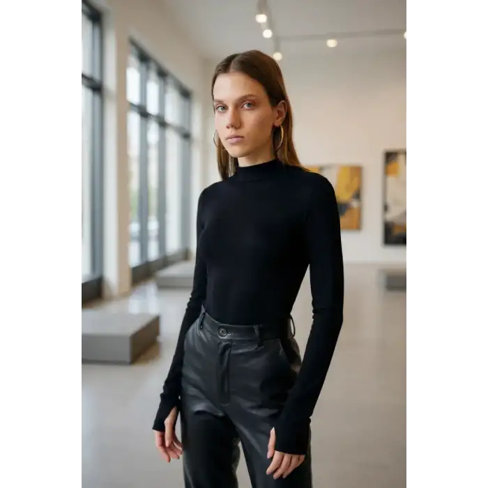 Kadın Siyah Parmak Detaylı Esnek Uzun Kollu Body