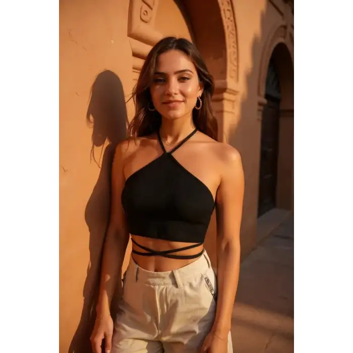 Kadın Siyah Sırtı Açık Boyundan Çapraz Bağlamalı Crop Top Bluz – Şık, Rahat ve Kolay Kombinlenebilir