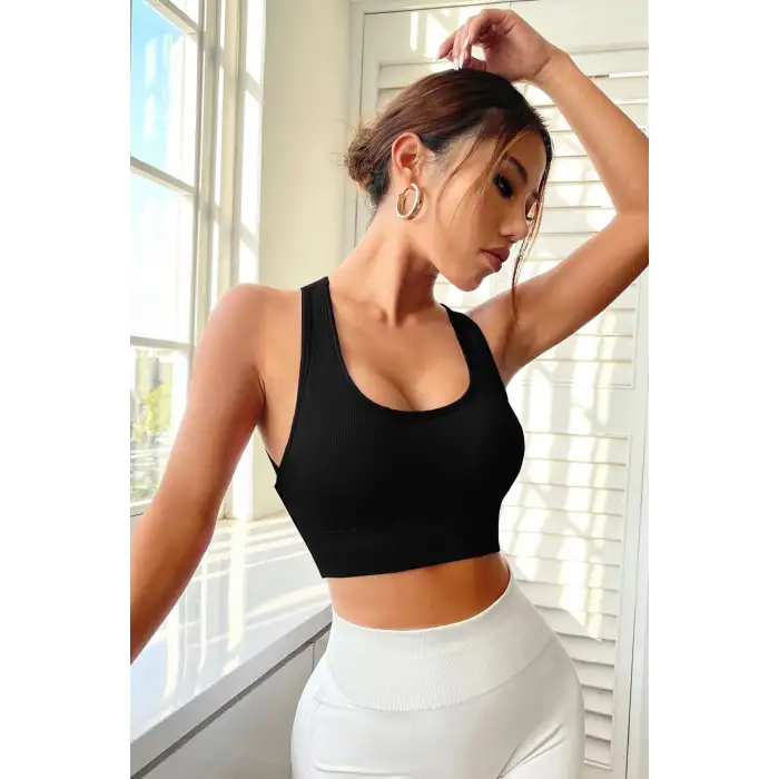 Kadın Siyah Sırtı Çapraz Lastik Detaylı Crop Top Bluz – Şık, Rahat ve Kolay Kombinlenebilir